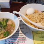 塩生姜らー麺専門店 MANNISH - ベーシックな塩生姜らー麺やつけ麺も当然欠かせない☆
