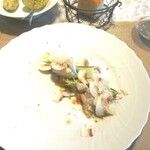 La Brianza - マッシュルームと何か貝類のカルパッチョサラダ仕立て。おしゃれな一品。コリコリしていたから貝類かと思うのよ～聞き取れなかったけど(恥)おいしく楽しめました。マッシュルームの香りや夏野菜もおいしかったな～