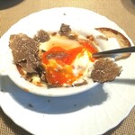 La Brianza - 黄身色が濃くて嬉しくて、いつも撮っちゃう♪　いつの間にか添えられているパンが自家製に戻っていて、やっぱりこのメニューには自家製パンが合うと私は思う～