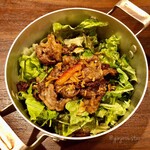 ベトナム料理クアンコム11 - 炒め牛肉とベトナムハーブのグリーンサラダ