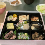 喜重朗のあて盛り弁当　2,138円。
