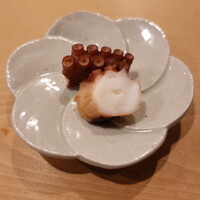 すし処 睦月 - 蛸：地物、柔らかく炊き上がってて薄味の塩で旨味が引き出されてる♪