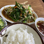 天津 - 肉ニラ炒め ¥600  と半ライス ¥150