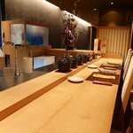 エノテカパージナ - 木のカウンター♪