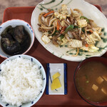 つつみ食堂 - 肉野菜炒め定食（700円）