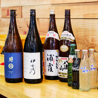 セルフサービスのサーバーでワイワイ♪人気の日本酒もございます
