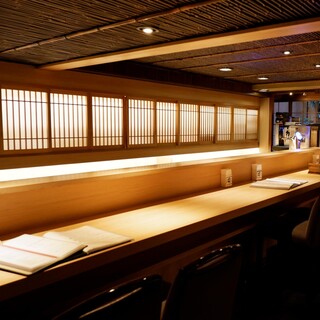 シックなカウンター席