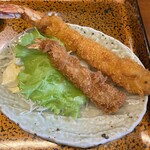 千代寿司 - 普通海老と大海老との比較。