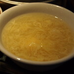 黒龍天神樓 - Dragonランチ（雲吞スープ：普通の玉子スープに見えるけど・・・）