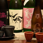 h Shusen Himuka - 年間200銘柄仕入れる日本酒の数々