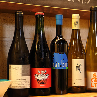 Enjoy pairing with natural wines that suit the Japanese taste buds.