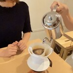ROUGH LABO CAFE - コーヒー豆を自分で挽く体験ができる⁈