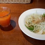 グランモ - セットｔの野菜ジュースとサラダ