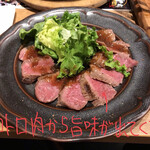 ビストロ酒場 ASUROKU - 黒毛和牛 トロ肉タタキ 1490円