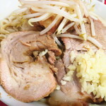 ラーメン二郎 - 豚