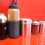 ラーメン二郎 - 卓上調味料