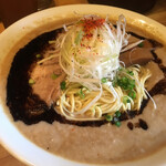 麺屋 極鶏 - 黒いマー油が香ばしい一杯