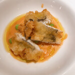 アドゥエパッシ - ガスパチョとハモのフリット。フリットの食感が最高でうにとあわせて素晴らしい味わい。