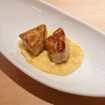 アドゥエパッシ - 余分な物を使わないとうもろこしのソース。自然な甘みがフォアグラと絶妙にマッチ。感動的。