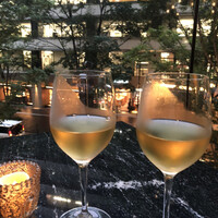 Morton's The Steakhouse 丸の内 - 開放的なテラス席