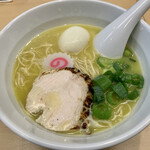 つるん - 鶏塩ラーメン（690円）+味玉（110円）