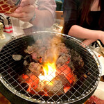 万正 - ヒモ 焼き焼き風景