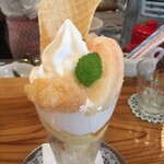 空也 - 手土産先の桃のパフェ(^｡^)