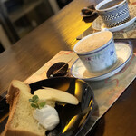 炭火焙煎珈琲 藍 - カフェオレとシフォンケーキ