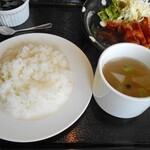 にく祥 - おかわりご飯＆スープ