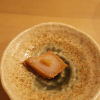 すし処 睦月 - サワラの醤油漬けに和がらしがピリッと効いて、コレまた美味しい