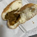 マックスバリュエクスプレス - 野菜が入った呉海軍亭肉じゃがカレーパンです