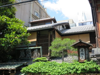 Honke Owariya - 風格ある建物です。