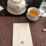 中国料理 桃花林 - エリアは中華なので、お茶やお水、最後には日本茶まで出ました。