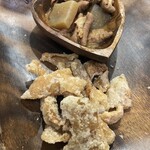 リオン・ドール - 料理写真:もつ煮＆鶏皮の唐揚げ