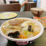 中華料理 新三陽 - 中華丼お側面から