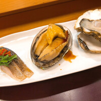 江戸前 寿し政 別館 - しめ鯖の炙り、蒸し鮑、岩ガキ