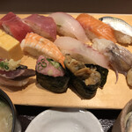 h Sushi Uogashi Nihonichi - 特盛にぎり[12貫]¥1,000