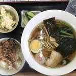 日吉 - 日吉 ミニ牛焼丼ラーメンセット \700(税込)