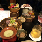 星のや富士 - Appetizer 野菜の盛り合わせと三種のディップ　シャルキュトリーの盛り合わせ　豚のリエット　フルーツとトマトのマリネ