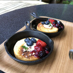 星のや富士 - ブックカフェのおやつ　スキレットで食べる焼きバームクーヘン