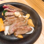 肉の美山 - ガッツリステーキ150グラム￥980。
            普通に柔らかめのお肉だった！