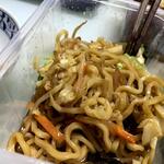 麻辣誘惑 大宝 - 海鮮が全然入ってない麺炒め　これは味がいいだけに残念