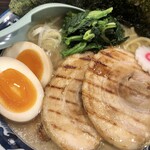 麺屋 武士道 - 「特製！濃厚とんこつラーメン」(920円)