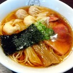 八雲 - 特製ワンタン麺ハーフ黒だしと切り落としチャーシュー