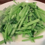 Stir-fried water spinach with salt flavor