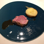 フィオッキ - ロゼール産仔羊の藁包みロースト