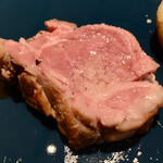 フィオッキ - ロゼール産仔羊の藁包みロースト