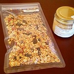 カフェ リトルハンズ - 「自家製フルーツグラノーラ」と「自家製玄米塩こうじ」（お持ち帰り出来ます）