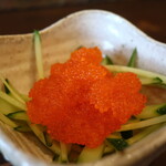 Shinzan - お通しの胡瓜の塩揉み とびこ乗せアップ