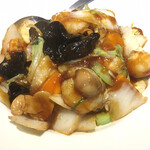 台湾料理 太和菜工坊 - 【写真追加】八宝菜（エビ，キクラゲ，白菜，ベビーコーン，マッシュルーム，うずらの玉子，ニンジン，豚バラ，青梗菜，長ネギ，イカ，フクロタケ）